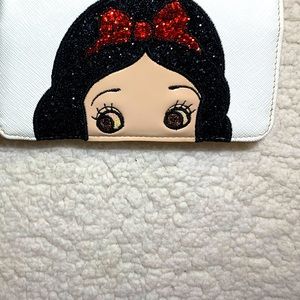 Danielle Nicole - Snow White Crossbody Wallet